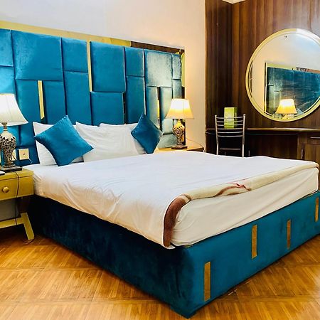 Fiesta Inn Hotel & Resorts Multan Buitenkant foto