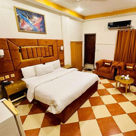 Fiesta Inn Hotel & Resorts Multan Buitenkant foto