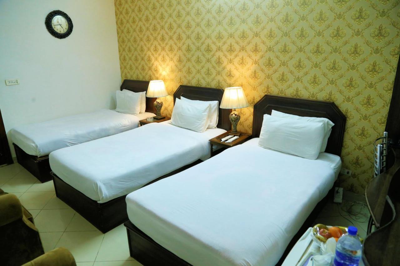 Fiesta Inn Hotel & Resorts Multan Buitenkant foto