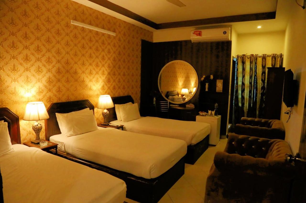 Fiesta Inn Hotel & Resorts Multan Buitenkant foto