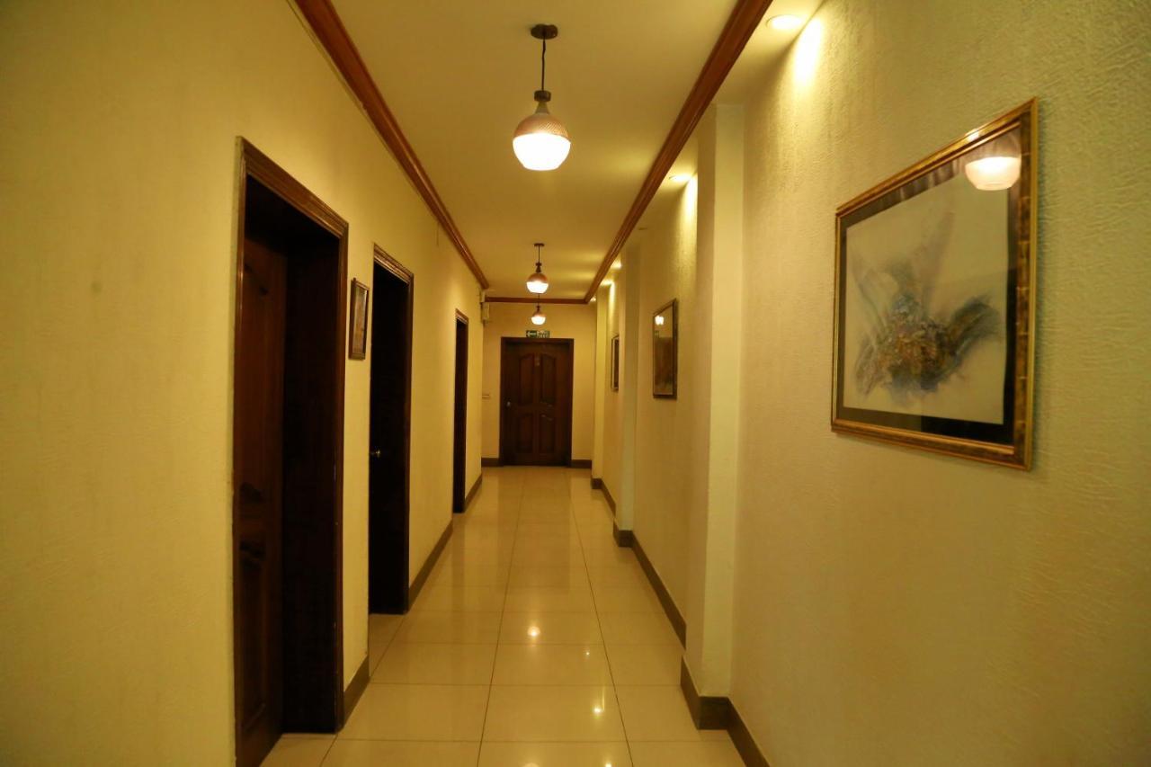 Fiesta Inn Hotel & Resorts Multan Buitenkant foto