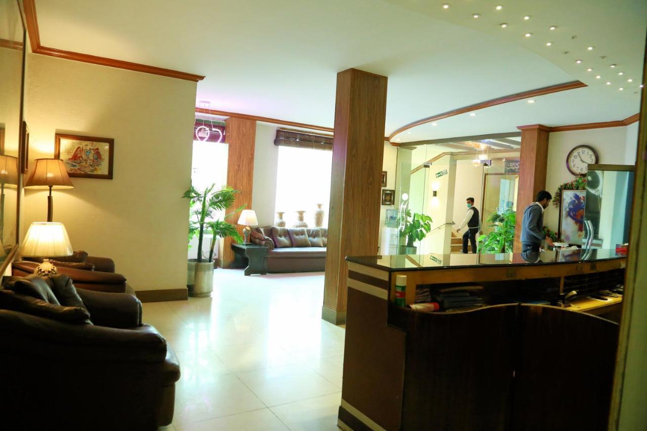 Fiesta Inn Hotel & Resorts Multan Buitenkant foto