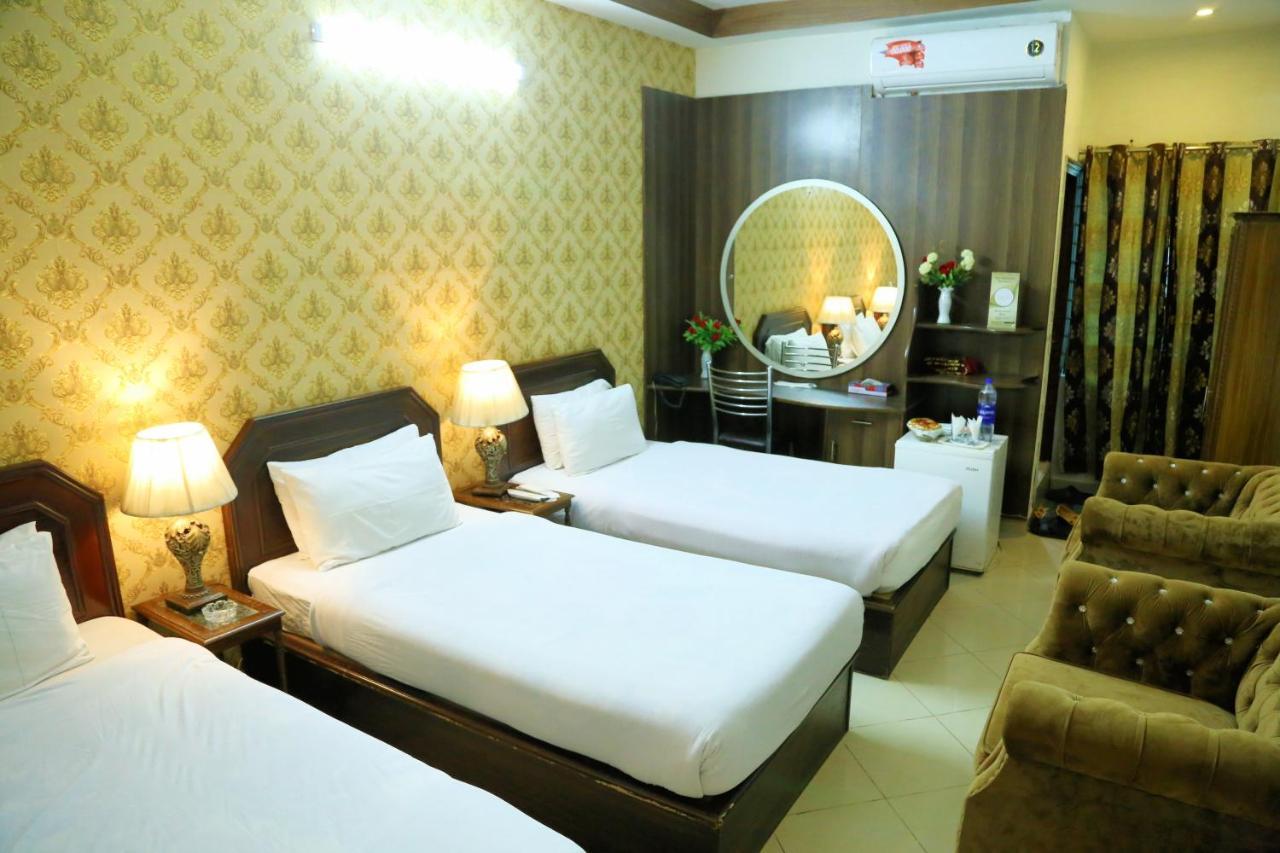Fiesta Inn Hotel & Resorts Multan Buitenkant foto