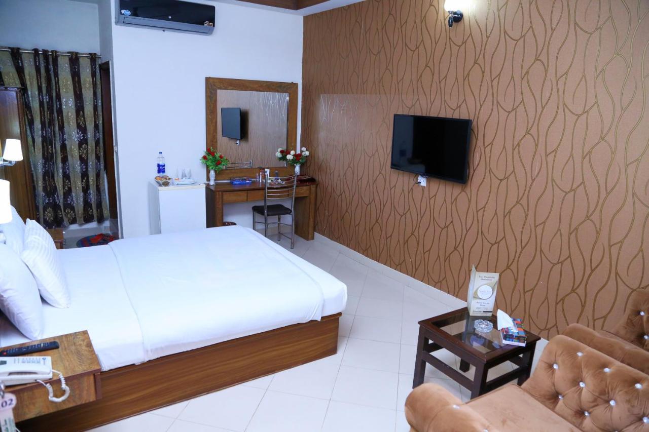 Fiesta Inn Hotel & Resorts Multan Buitenkant foto