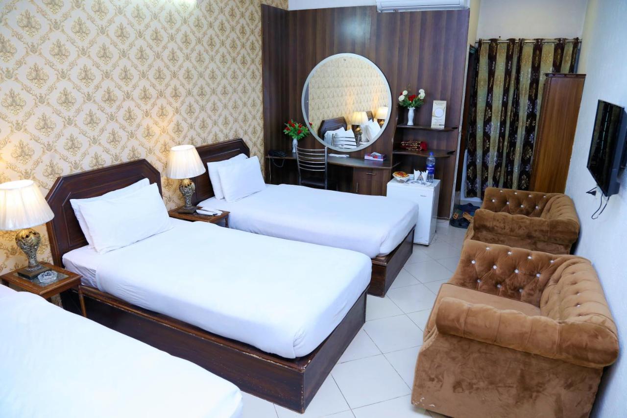 Fiesta Inn Hotel & Resorts Multan Buitenkant foto