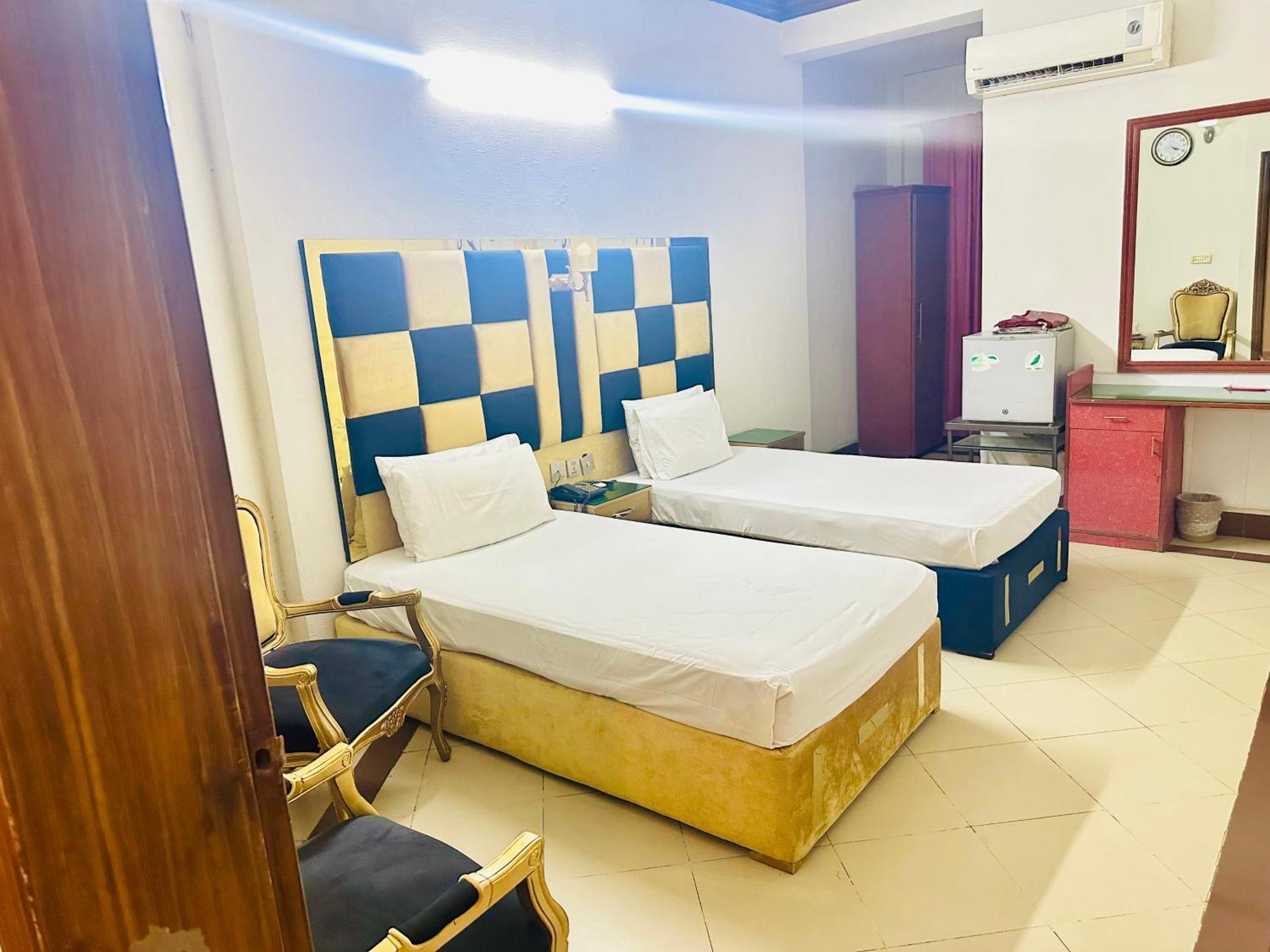 Fiesta Inn Hotel & Resorts Multan Buitenkant foto