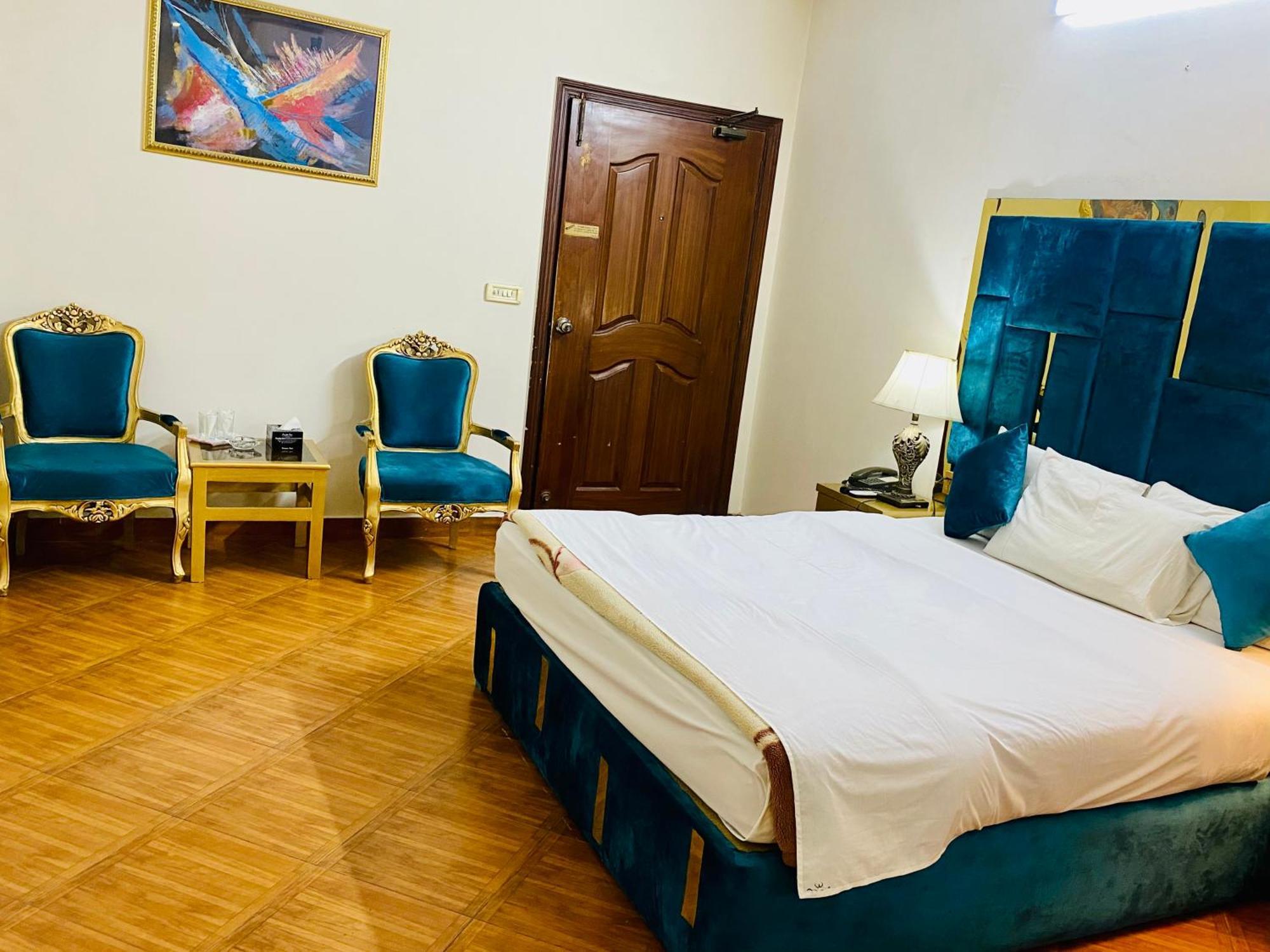 Fiesta Inn Hotel & Resorts Multan Buitenkant foto