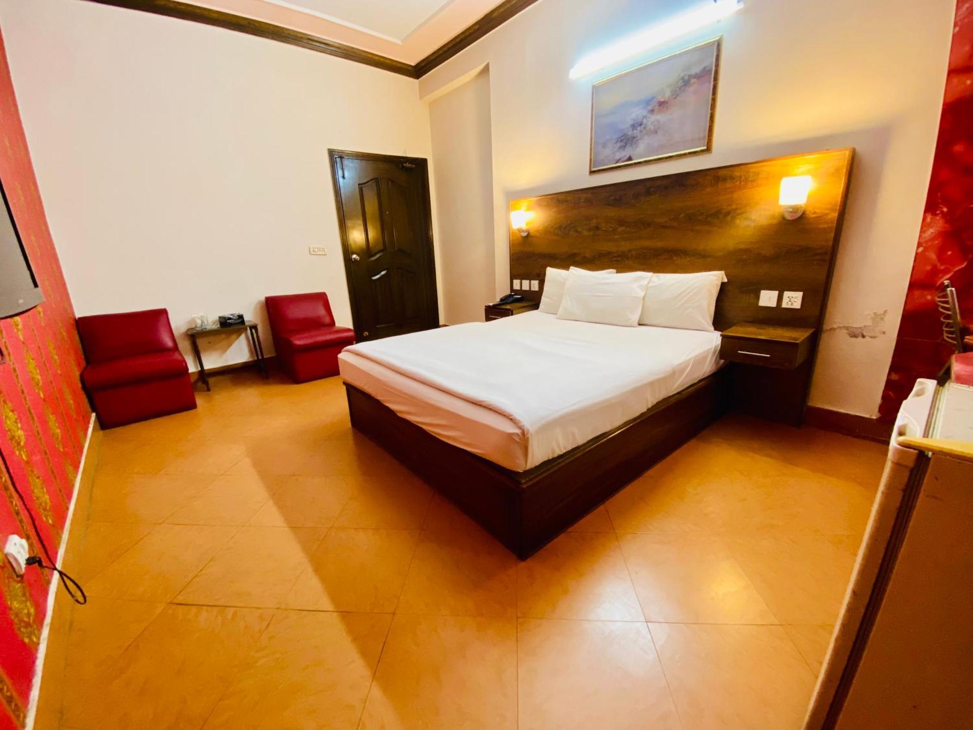 Fiesta Inn Hotel & Resorts Multan Buitenkant foto