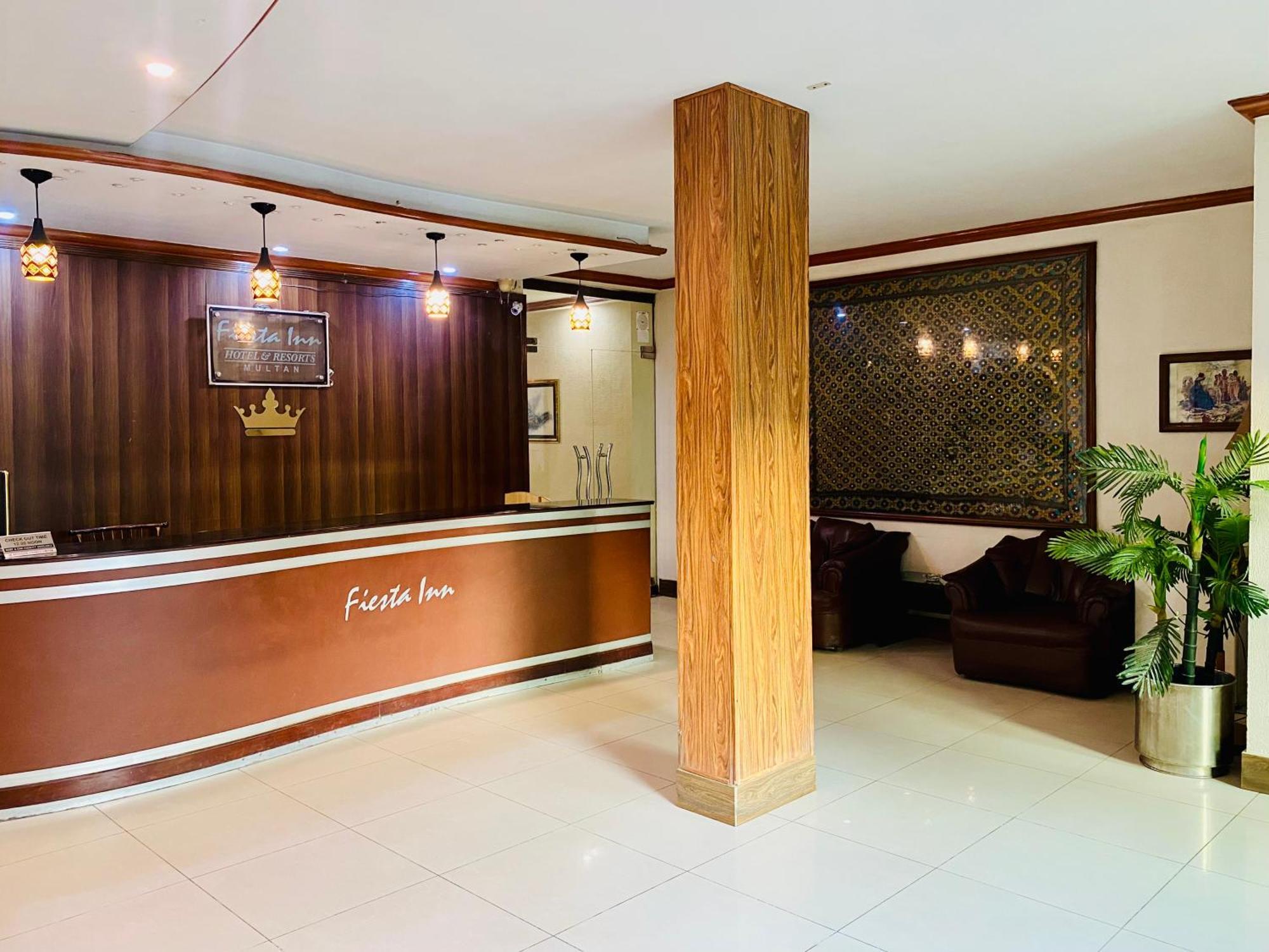 Fiesta Inn Hotel & Resorts Multan Buitenkant foto