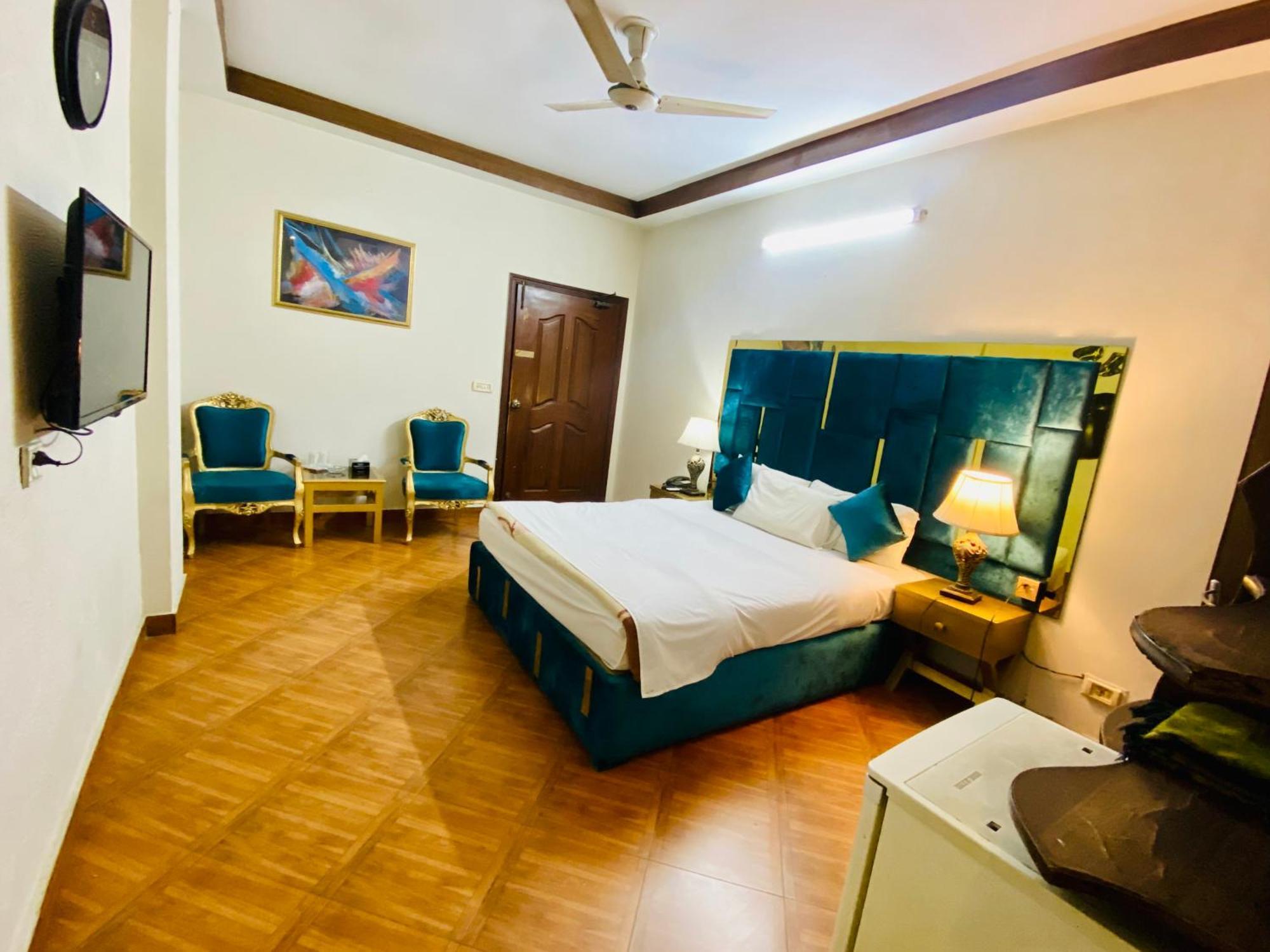 Fiesta Inn Hotel & Resorts Multan Buitenkant foto