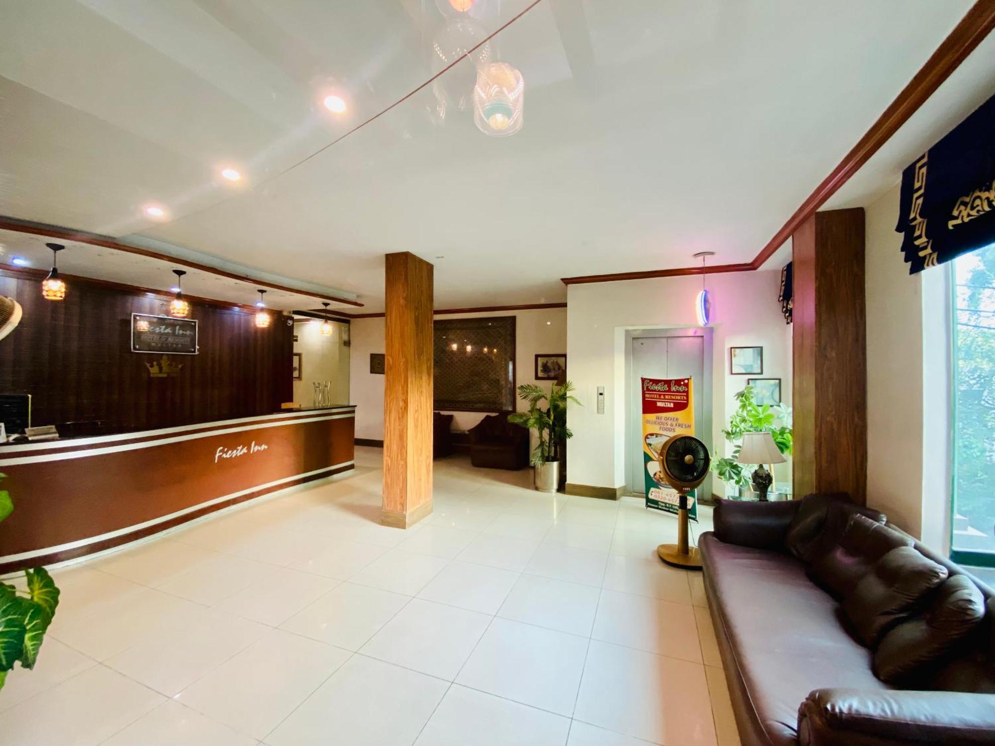 Fiesta Inn Hotel & Resorts Multan Buitenkant foto