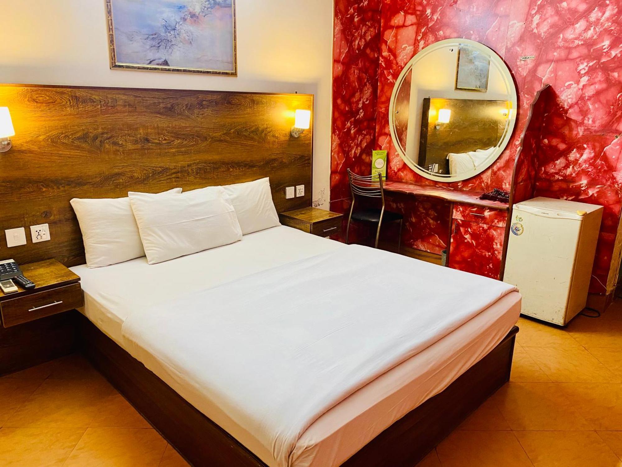 Fiesta Inn Hotel & Resorts Multan Buitenkant foto