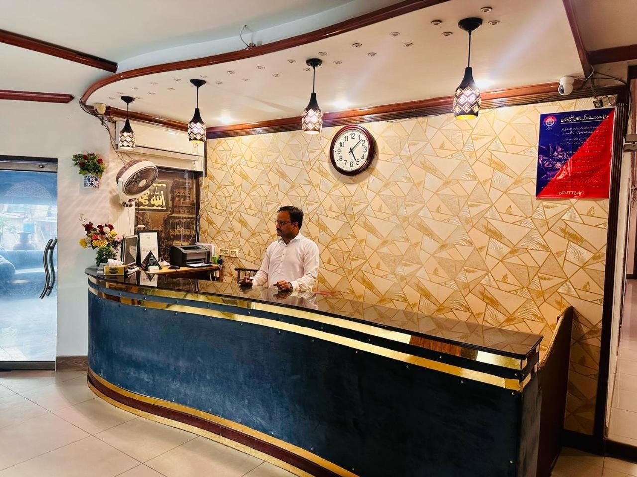Fiesta Inn Hotel & Resorts Multan Buitenkant foto