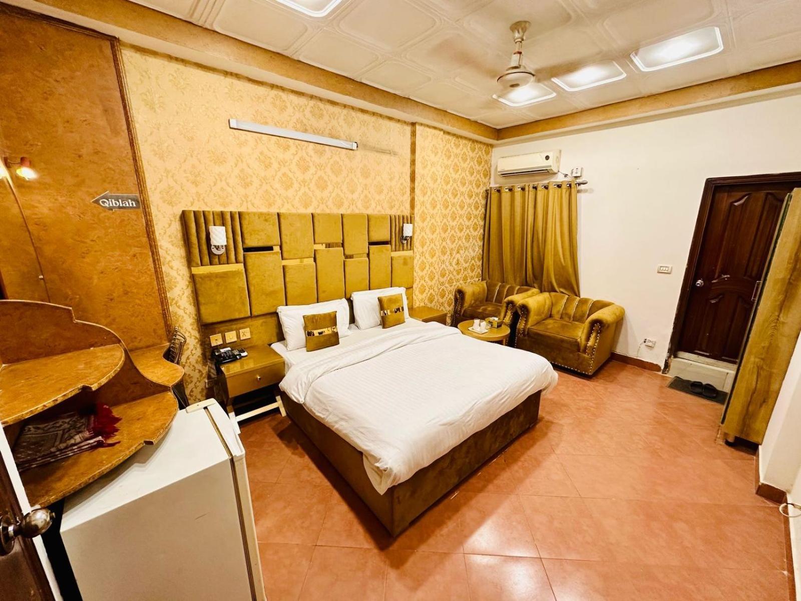 Fiesta Inn Hotel & Resorts Multan Buitenkant foto