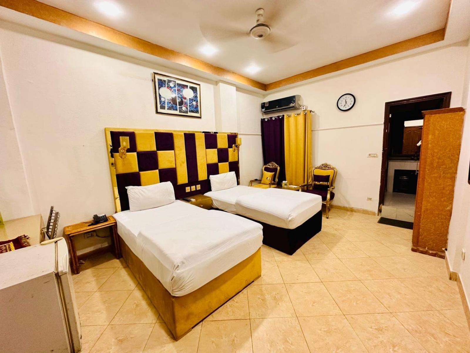 Fiesta Inn Hotel & Resorts Multan Buitenkant foto