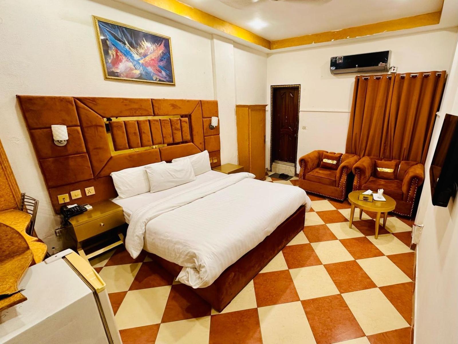 Fiesta Inn Hotel & Resorts Multan Buitenkant foto