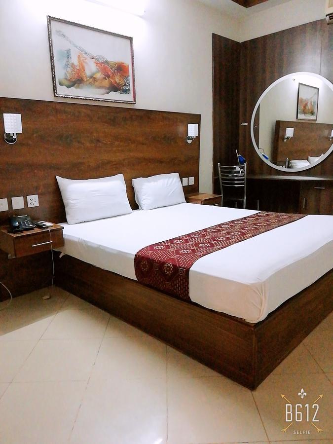 Fiesta Inn Hotel & Resorts Multan Buitenkant foto