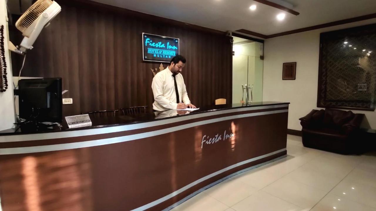 Fiesta Inn Hotel & Resorts Multan Buitenkant foto
