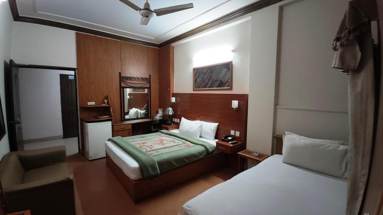 Fiesta Inn Hotel & Resorts Multan Buitenkant foto