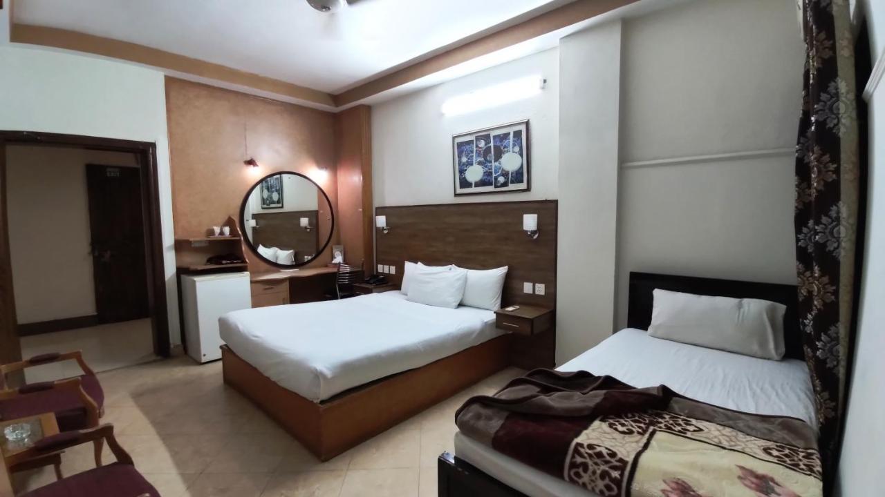 Fiesta Inn Hotel & Resorts Multan Buitenkant foto